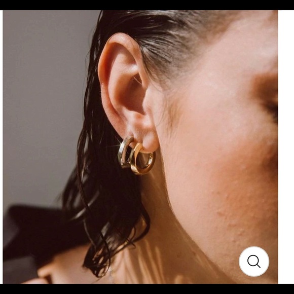 SOKO imara mini gold hoops - Picture 1 of 3